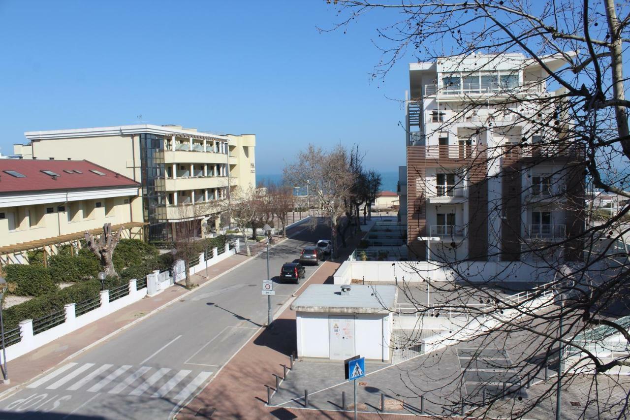 Hotel Caesar Misano Adriatico Exterior foto