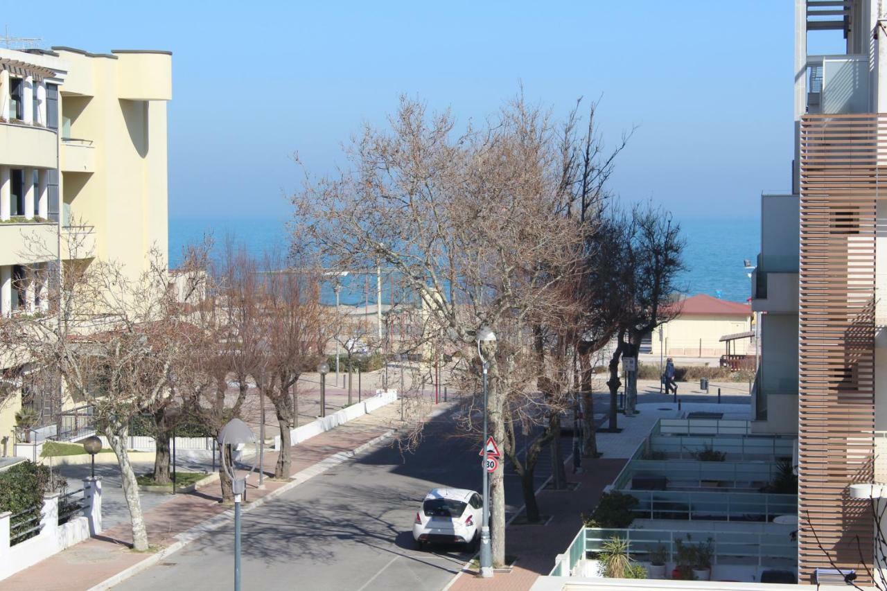 Hotel Caesar Misano Adriatico Exterior foto