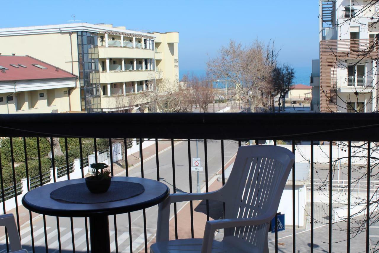 Hotel Caesar Misano Adriatico Exterior foto