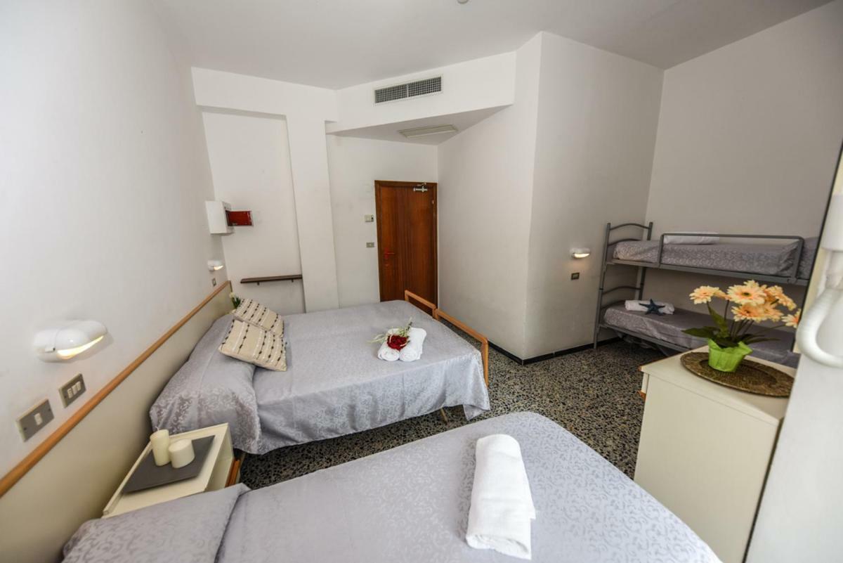 Hotel Caesar Misano Adriatico Exterior foto